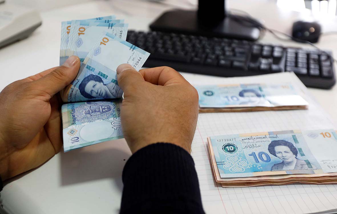تحد من النفاذ للتمويلات وتوتر العلاقة مع البنوك..   الثقافة المالية للتونسي ضعيفة !!